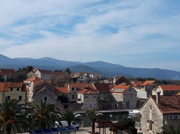 פנסיון Mediteran Hvar   Modern Rooms And Restaurant, B&b