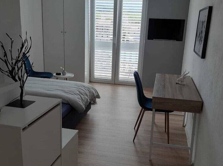 פנסיון Mediteran Hvar   Modern Rooms And Restaurant, B&b