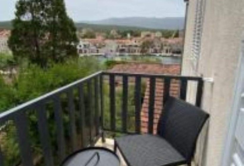 פנסיון Mediteran Hvar   Modern Rooms And Restaurant, B&b