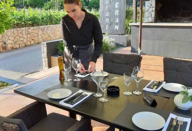 פנסיון Mediteran Hvar   Modern Rooms And Restaurant, B&b