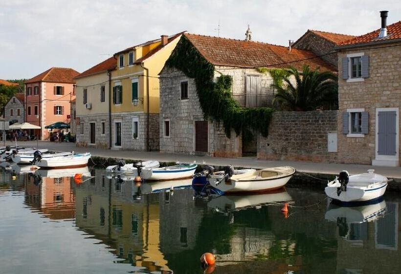 פנסיון Mediteran Hvar   Modern Rooms And Restaurant, B&b