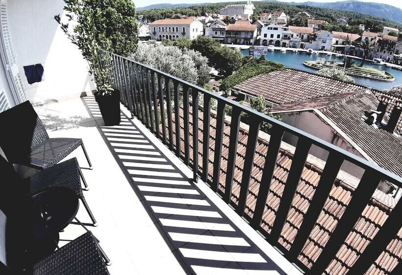 פנסיון Mediteran Hvar   Modern Rooms And Restaurant, B&b