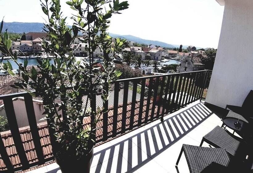 פנסיון Mediteran Hvar   Modern Rooms And Restaurant, B&b