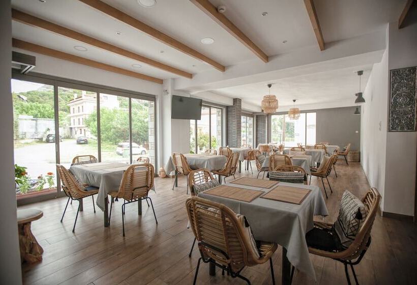 פנסיון Oikia Guesthouse