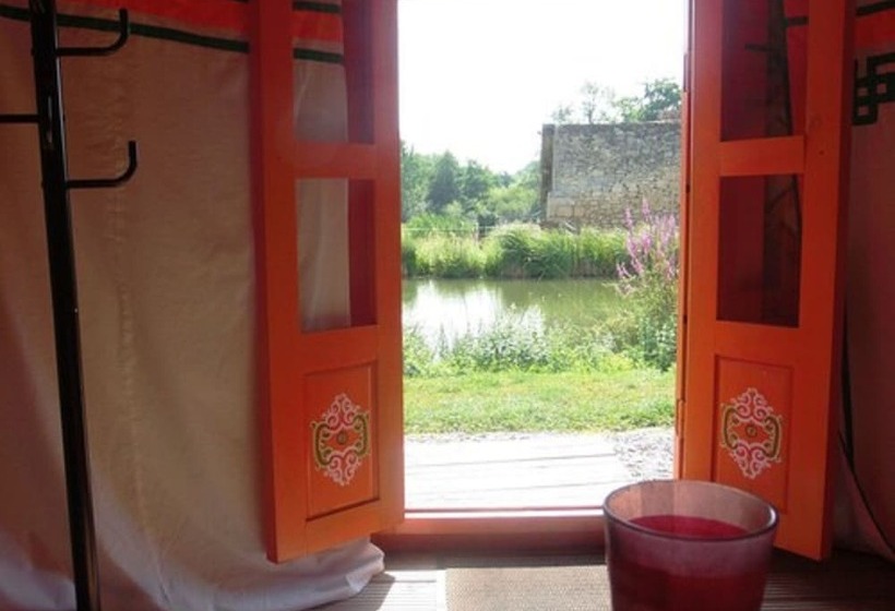 פנסיון Yourtes Du Moulin Bertrand