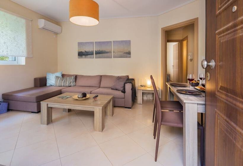 Scorpio Deluxe Apartment With Private Garden