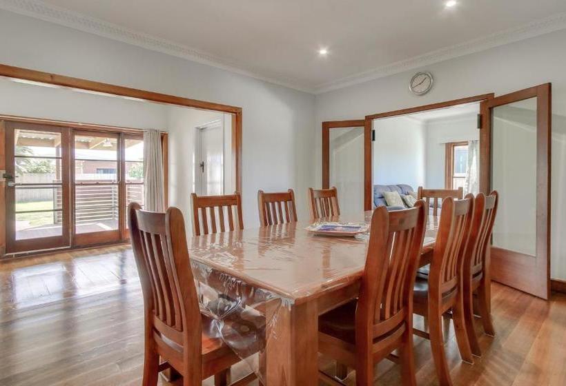 Seashells Lakes Entrance