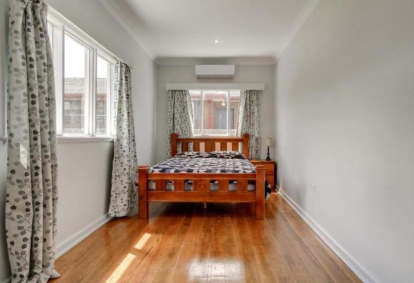 Seashells Lakes Entrance