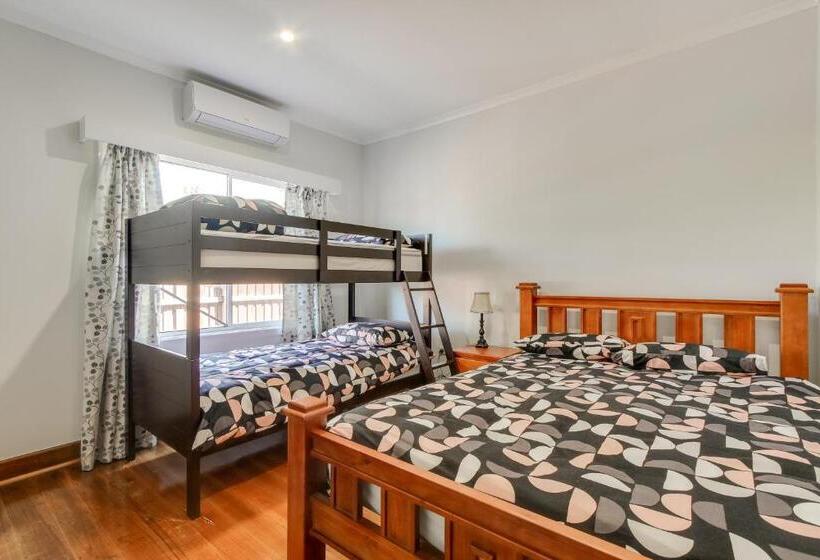 Seashells Lakes Entrance