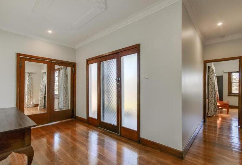 Seashells Lakes Entrance