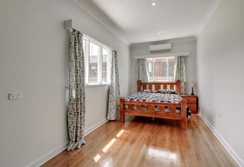 Seashells Lakes Entrance