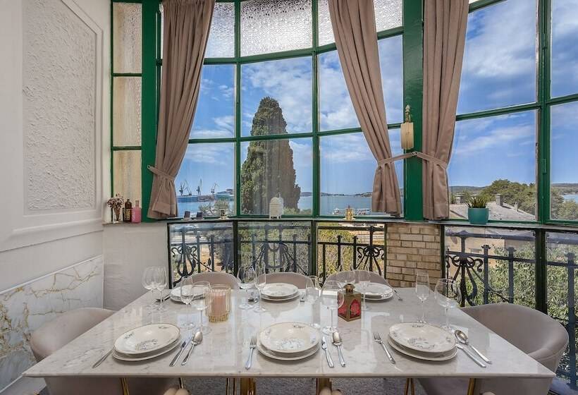 Villa Muenz Luxurious Residence