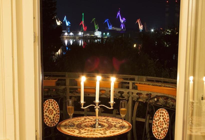 Villa Muenz Luxurious Residence