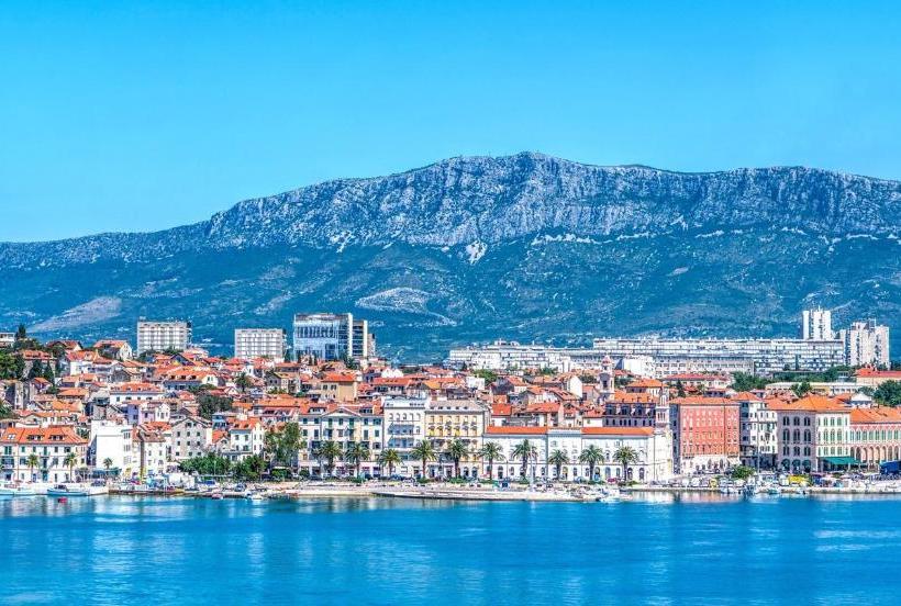 Modern Apartment In The Heart Of Split With Private Garden