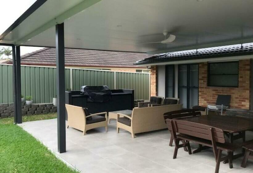 Wirragulla, 10 Marty Avenue Stylish Modern House With Ducted Air Con & Wifi
