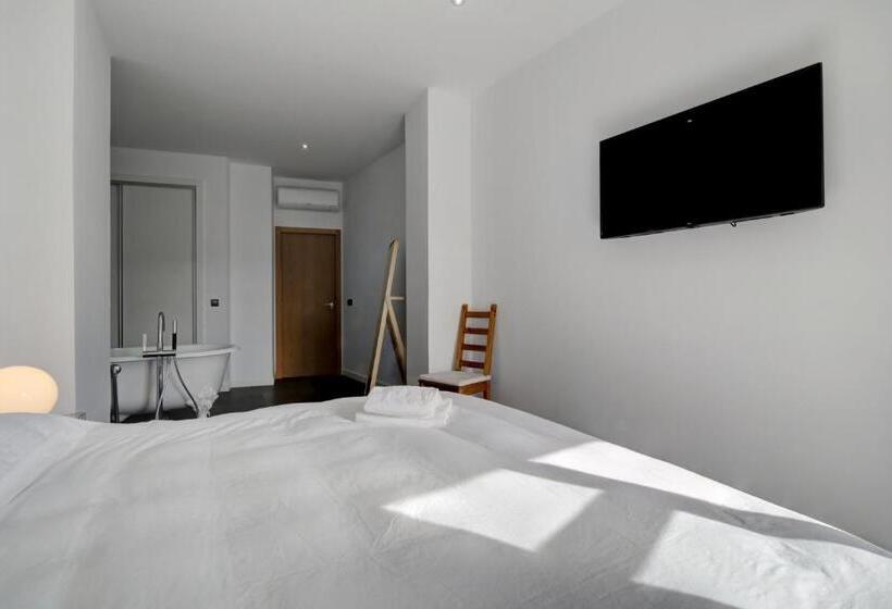 Wonderful Views In Luxury Apartment