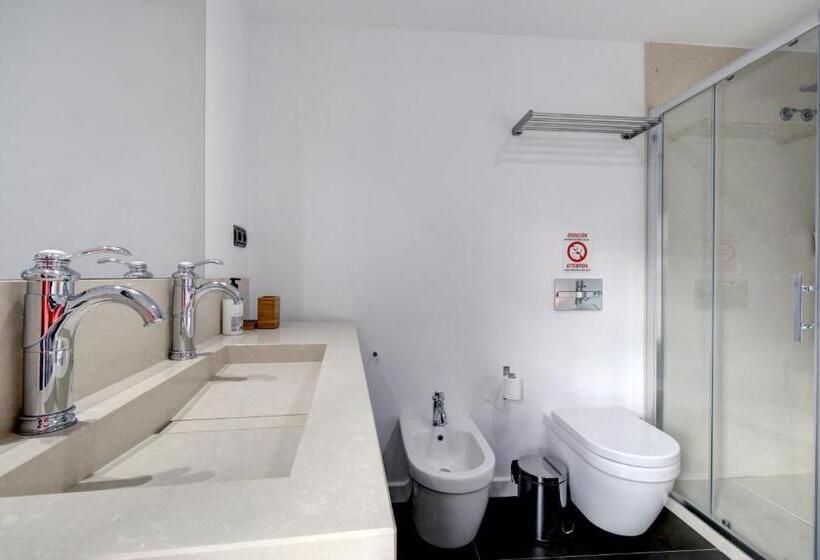 Wonderful Views In Luxury Apartment