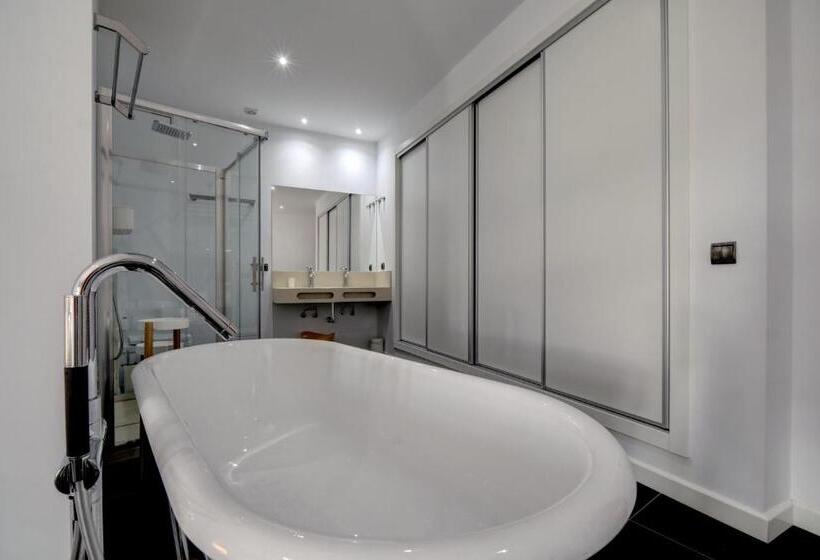 Wonderful Views In Luxury Apartment