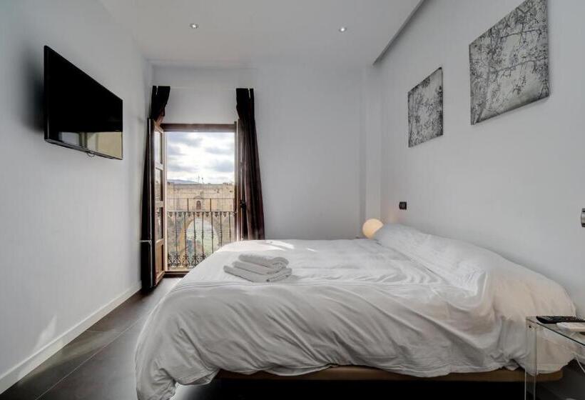 Wonderful Views In Luxury Apartment