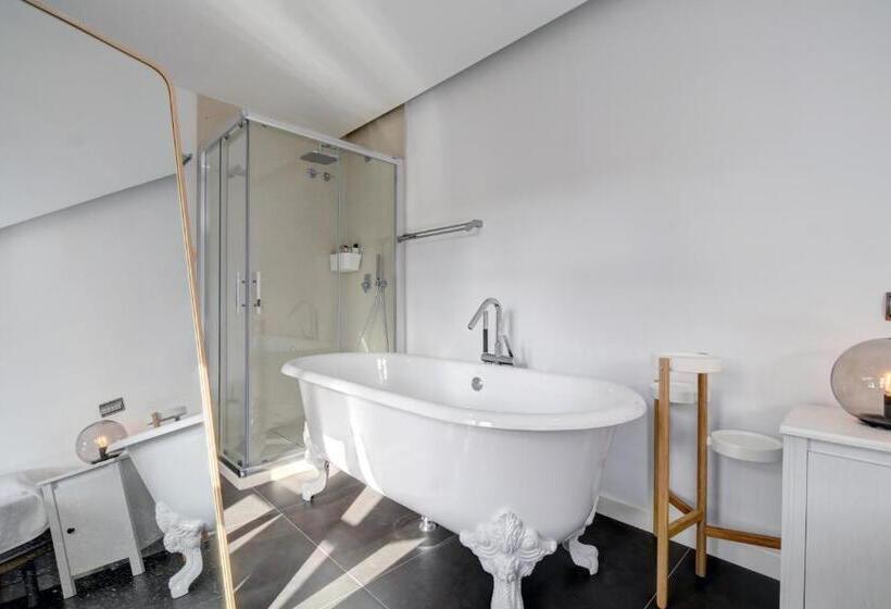 Wonderful Views In Luxury Apartment