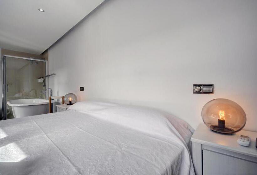 Wonderful Views In Luxury Apartment