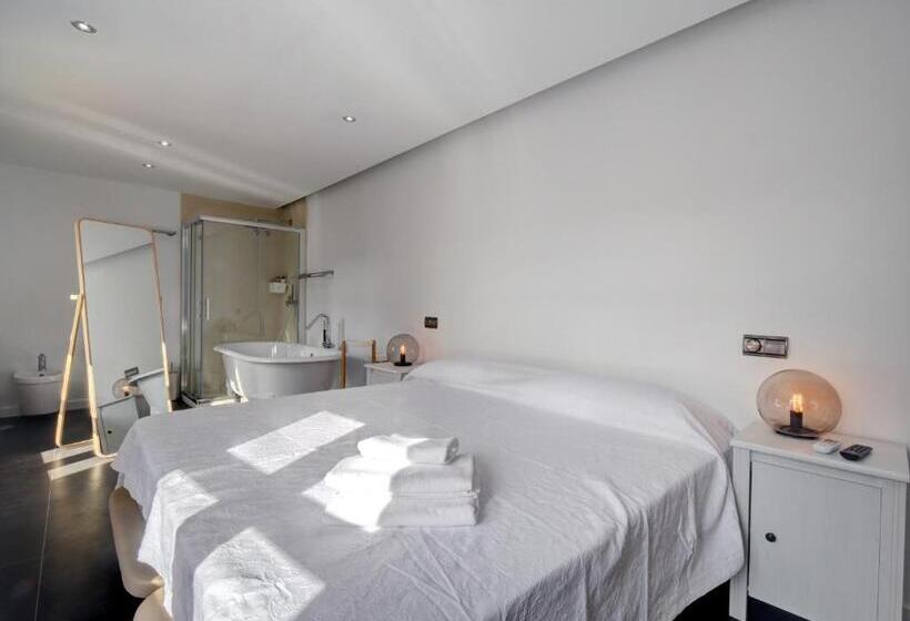 Wonderful Views In Luxury Apartment