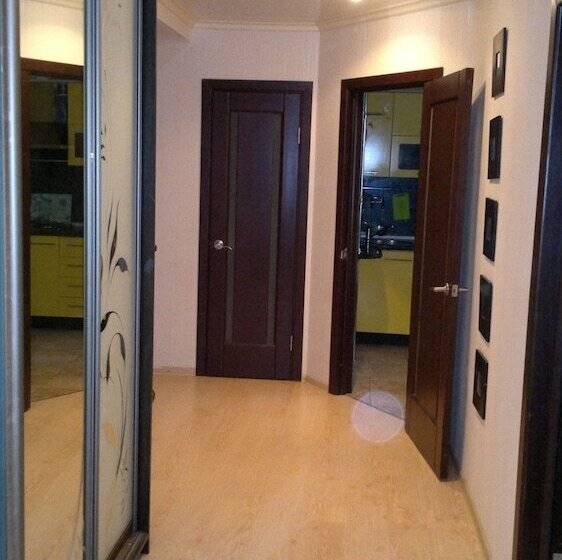 Apartment On Maksima Gorkogo 32