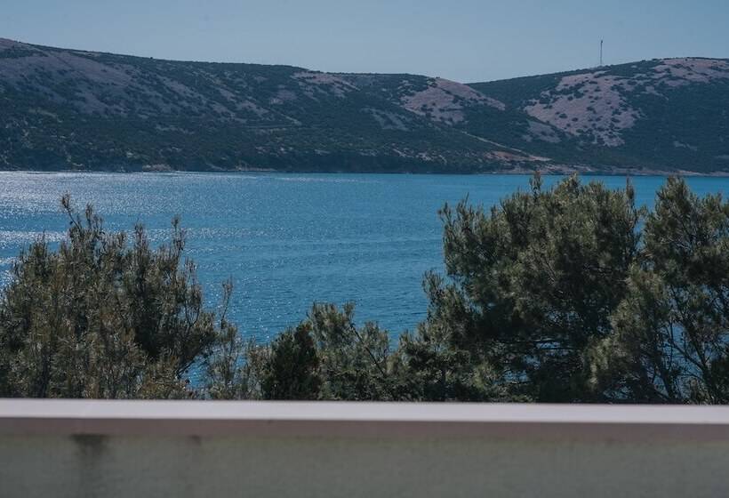 Apartments Next To The Sea Maris