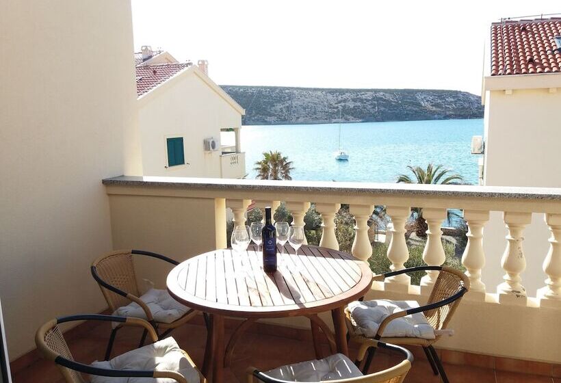 Apartments Next To The Sea Maris