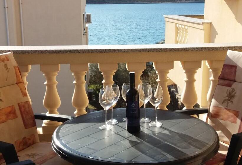 Apartments Next To The Sea Maris