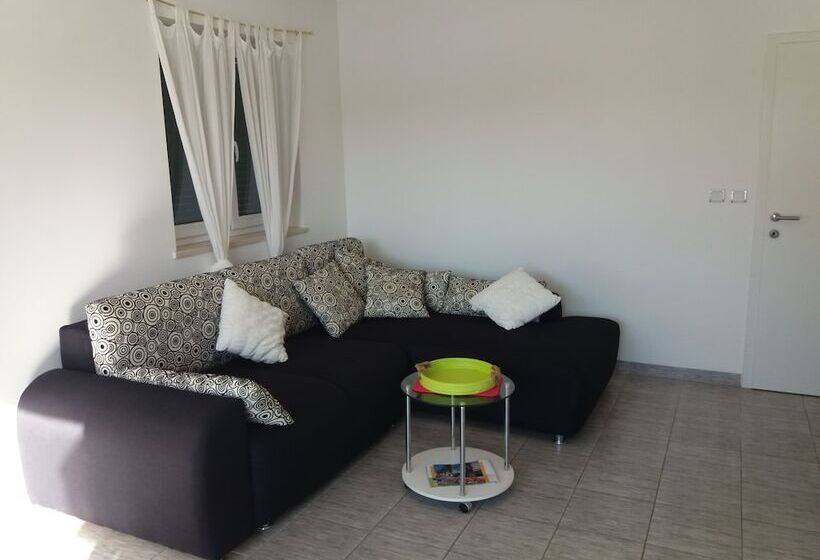 Apartments Next To The Sea Maris