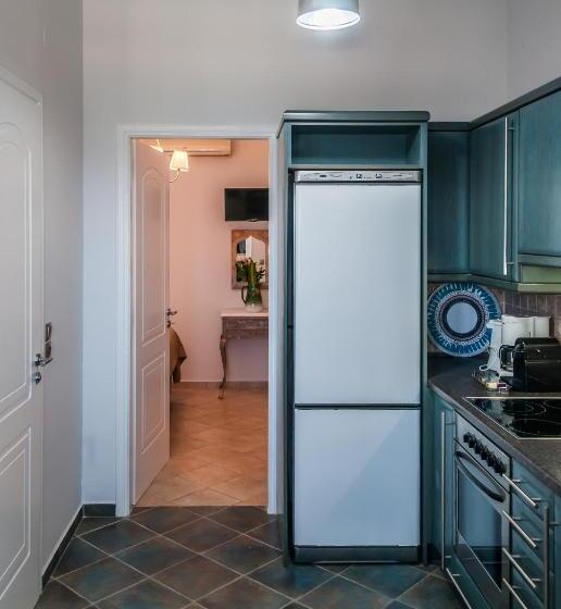 Artemis By Akroploro