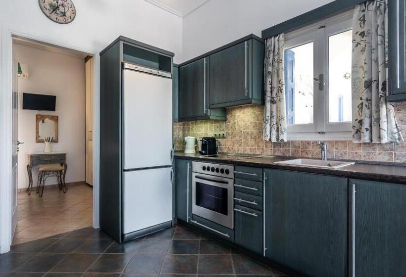 Artemis By Akroploro