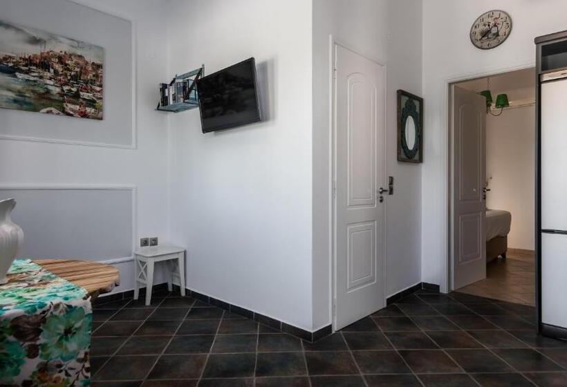 Artemis By Akroploro