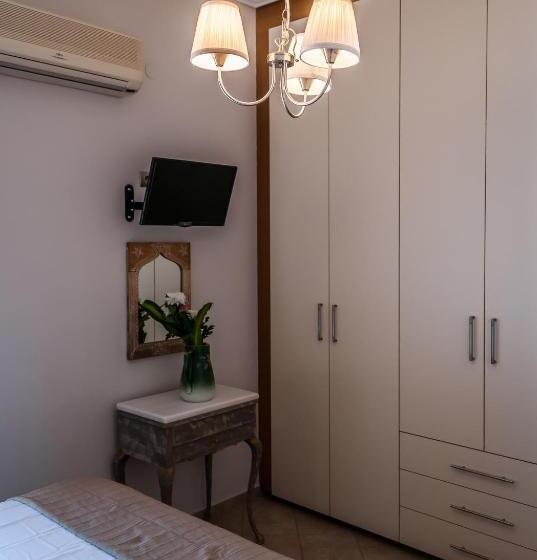 Artemis By Akroploro