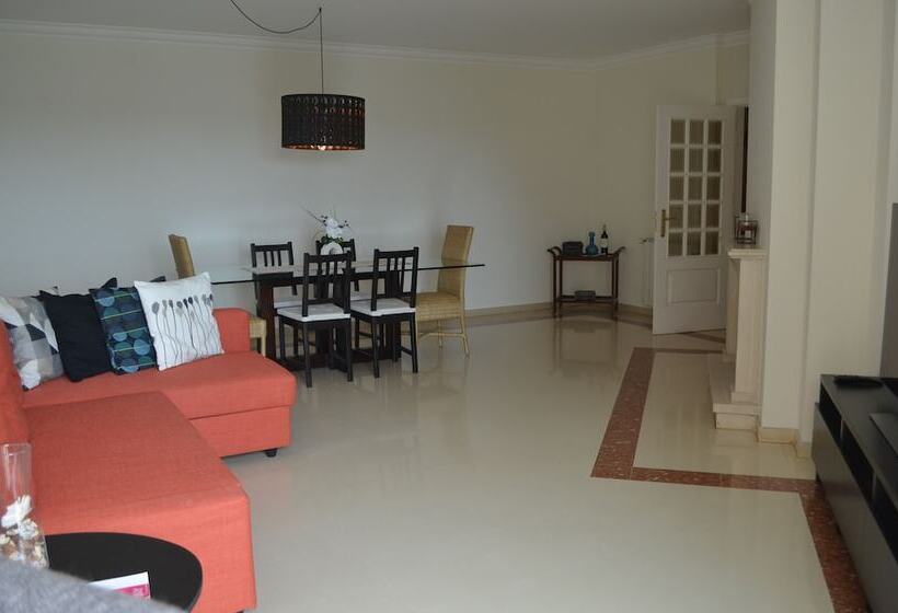 Cozy Apartment At Carcavelos Beach