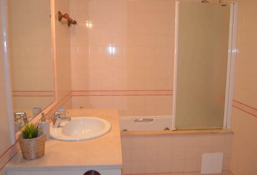 Cozy Apartment At Carcavelos Beach