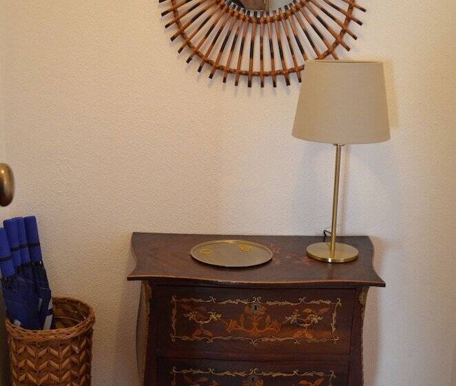 Cozy Apartment In Estoril