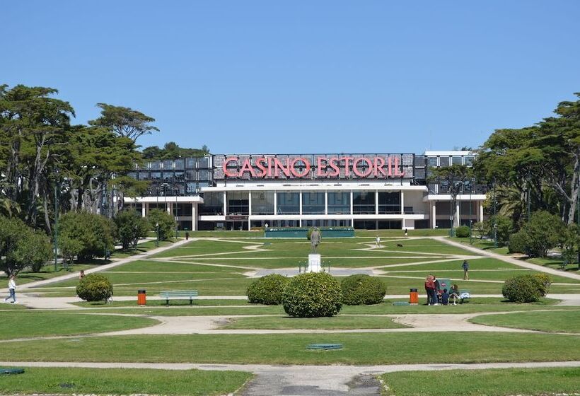 Cozy Apartment In Estoril