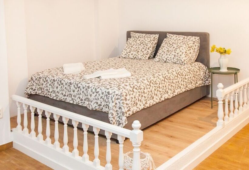 Glyfada Square Modern And Cozy Apartment