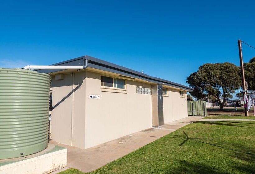 فندق Edithburgh Caravan Park