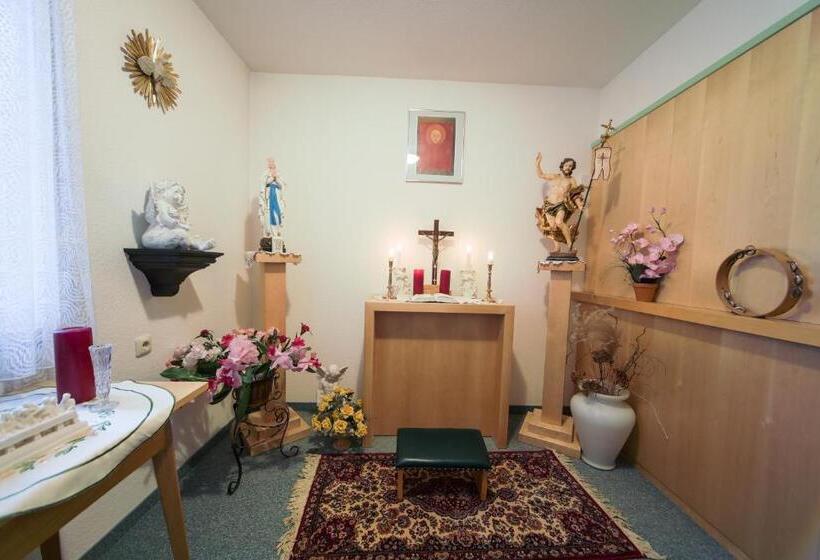 هتل Zum Kirchenwirt Mariazell