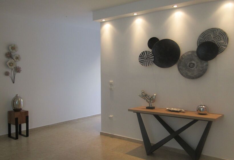 Luxurious Villa Solaris Next To The Beach