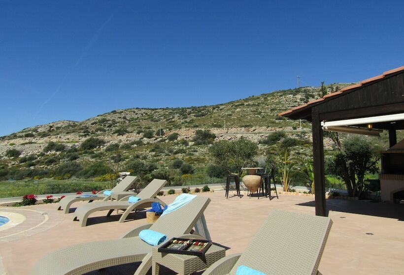 Luxurious Villa Solaris Next To The Beach