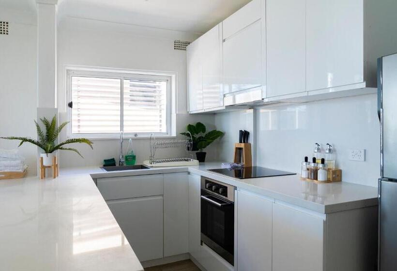 Manly Beachfront Apartment