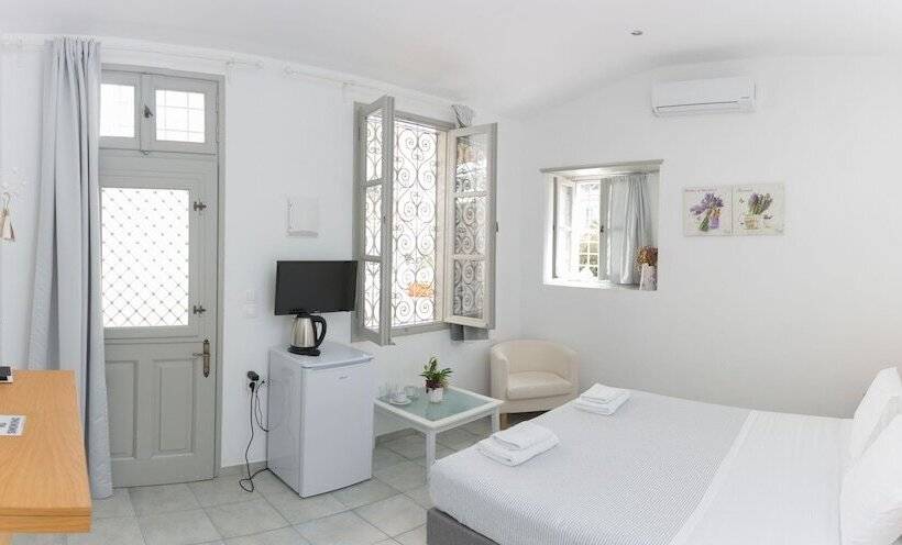 펜션 Douskos Guesthouse