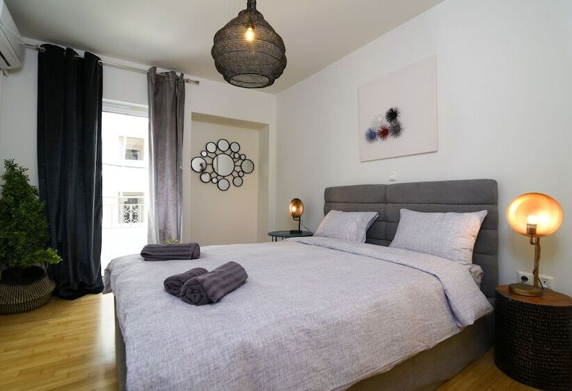 A Diamond Of 140 M2 In Platonas Ancient Athens