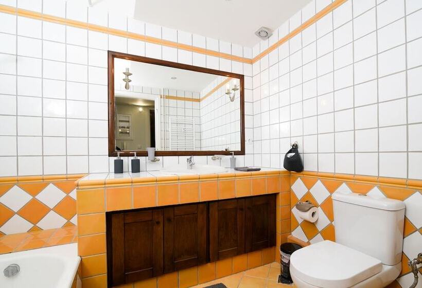 A Diamond Of 140 M2 In Platonas Ancient Athens