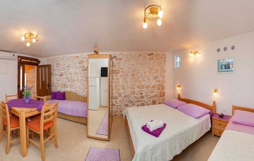 Apartments Mande And Kate