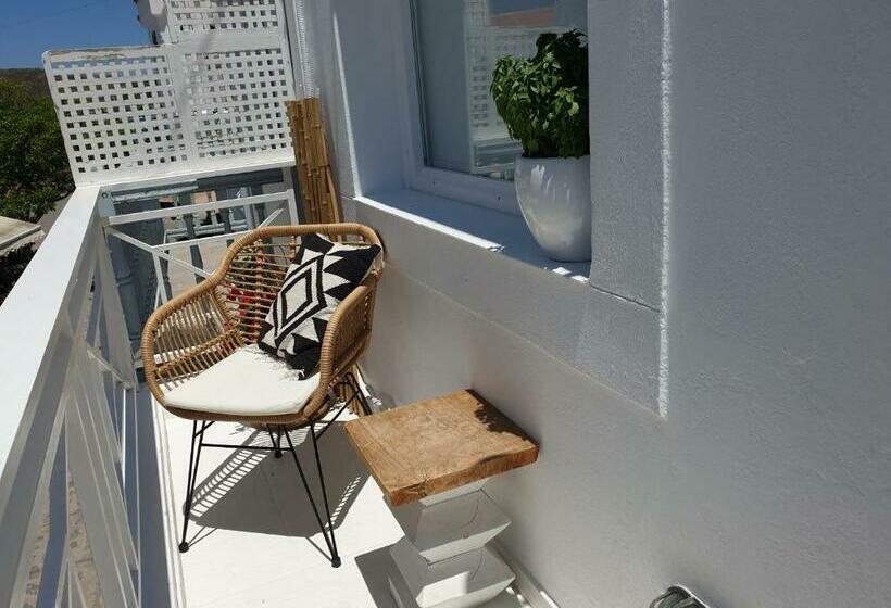 Aretousa Deluxe Downtown Apartment